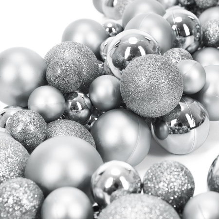 Girlanda świateczna z 130 szt. bombek, łańcuch choinkowy 160 cm, srebrne