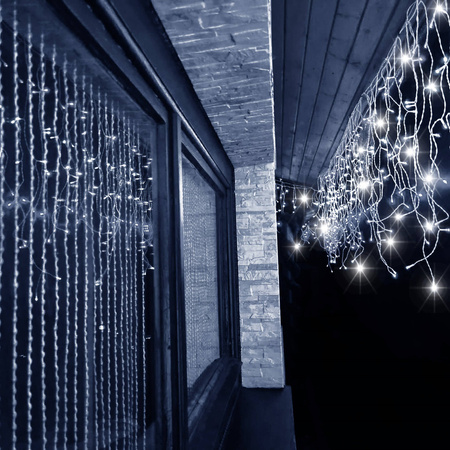 Kurtyna świetlna 300 led girlanda, lampki wewnętrzno-zewnętrzne 15,5 m sople biały zimny + flash