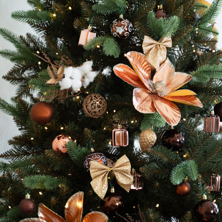 Choinka sztuczna Premium Royal Trees 220 cm świerk syberyjski z stojakiem, drzewko PE