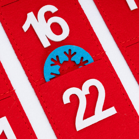 Kalendarz adwentowy na ścianę z 24 okienkami 10 ozdobami na choinkę, dekoracja świąteczna