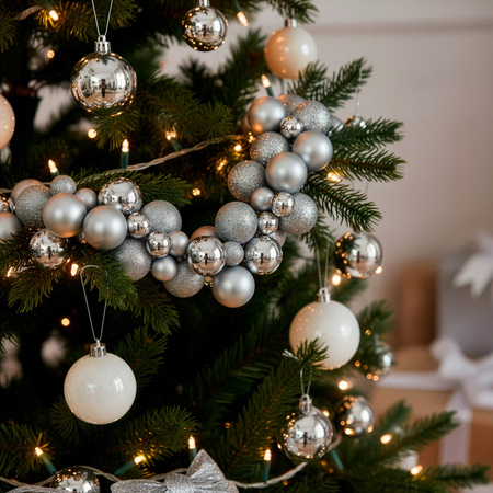 Girlanda świateczna z 130 szt. bombek, łańcuch choinkowy 160 cm, srebrne