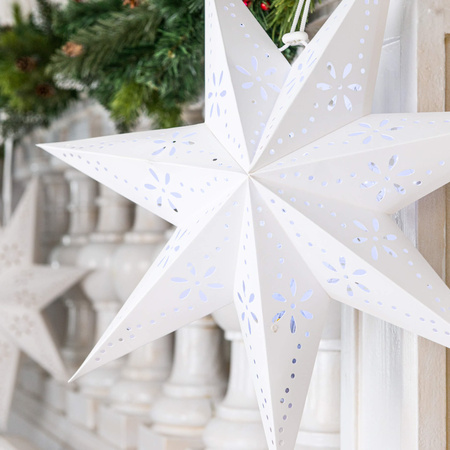 Gwiazda świąteczna papierowa biała i lampki choinkowe led ciepły biały