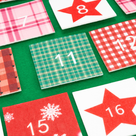 Kalendarz adwentowy Choinka 102 cm dekoracja świąteczna na ścianę filc, multikolor