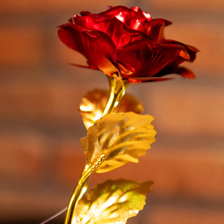 Wieczna róża 25 cm świecąca dekoracja LED sztuczny kwiat czerwony ze złotą łodygą
