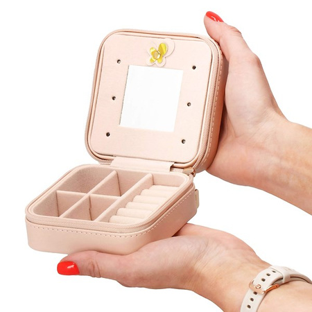 Kufer, szkatułka na biżuterię ekoskóra 10x10x5 cm różowy organizer z przegródkami