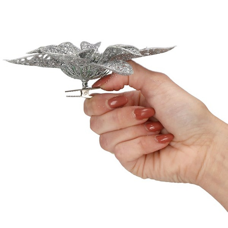 Gwiazda betlejemska, sztuczny kwiat, poinsecja ażurowa, srebrna z brokatem na klipsie