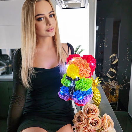 Podświetlany miś z róż 25 cm kolorowy, LED zimny biały